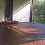 Deck din lemn exotic pentru amenajari exterioare de succes