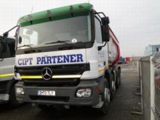 Autobasculanta cu senile Mercedes-Benz Actros 4141 8x4
