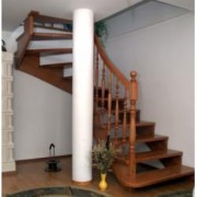 Scara din lemn pentru spatii restranse