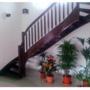 Scara balansata din lemn de paltin